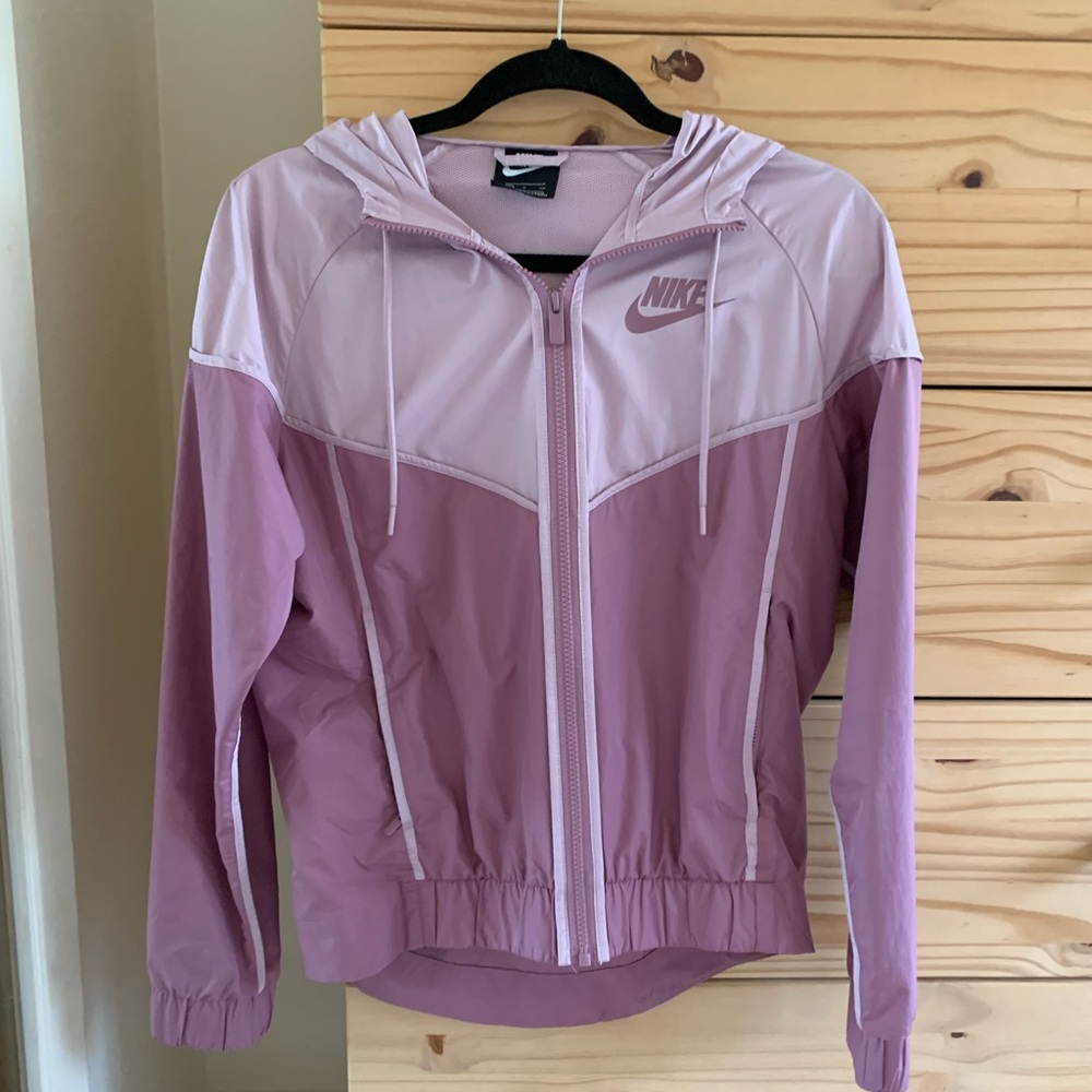 Nike windrunner windbreaker💜